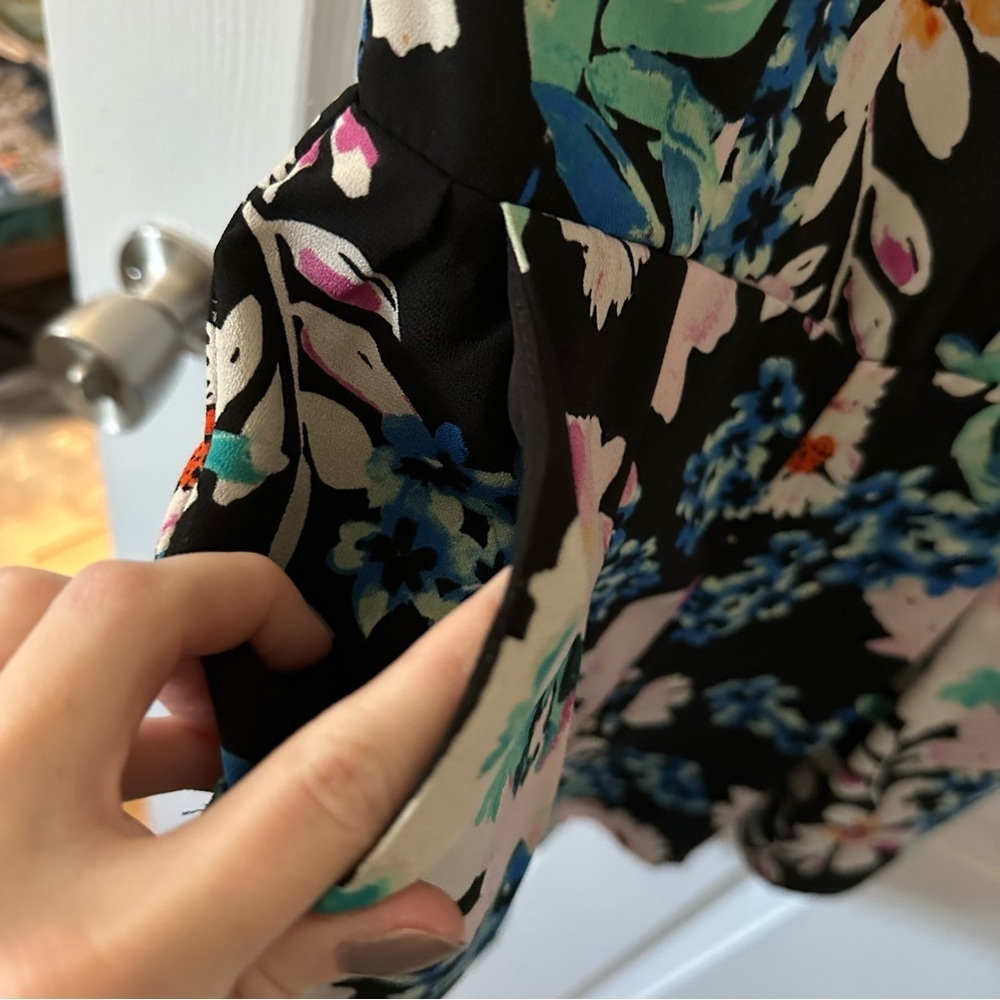 Floral Open Back Romper - Picture 9 of 9